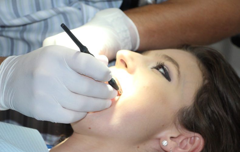 Popularne zabiegi dentystyczne